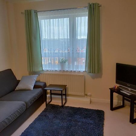 Double Room In A Top Floor Shared Apartment นอร์ทแธมป์ตัน ภายนอก รูปภาพ