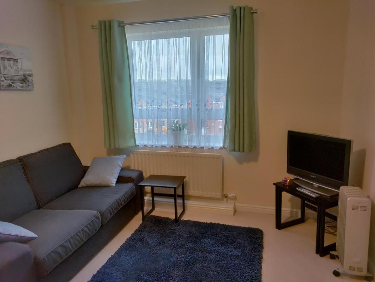 Double Room In A Top Floor Shared Apartment นอร์ทแธมป์ตัน ภายนอก รูปภาพ