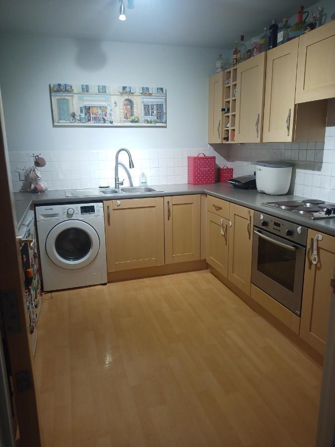 Double Room In A Top Floor Shared Apartment นอร์ทแธมป์ตัน ภายนอก รูปภาพ